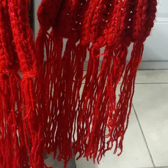 Knitted extra long scarf - Picture 3 of 3